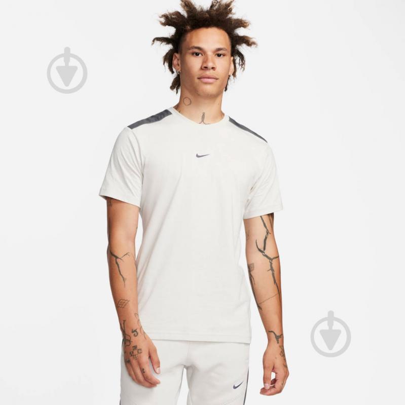 Футболка Nike M NSW SP GRAPHIC TEE FQ8821-072 р.L бежевый - фото 1