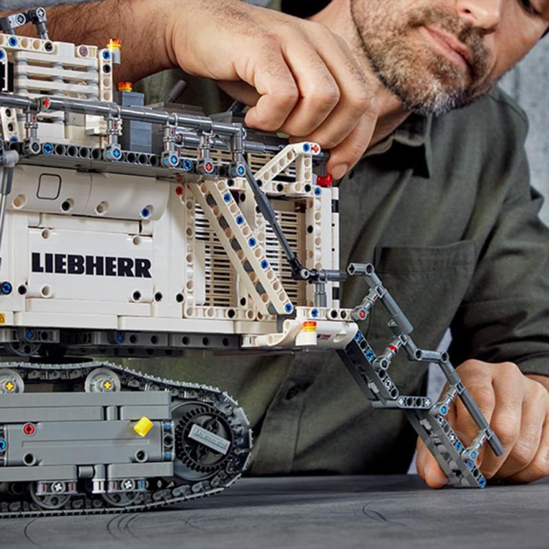 Конструктор LEGO Technic Екскаватор Liebherr R 9800 42100 - фото 5