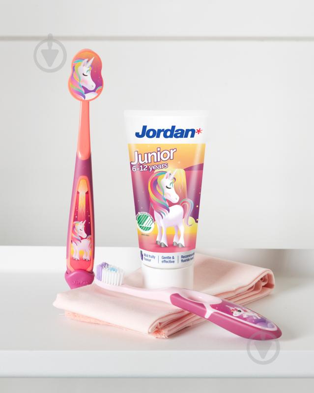 Дитяча зубна щітка Jordan Step3 6-9 років з чарівним брелоком м'яка 1 шт. - фото 6