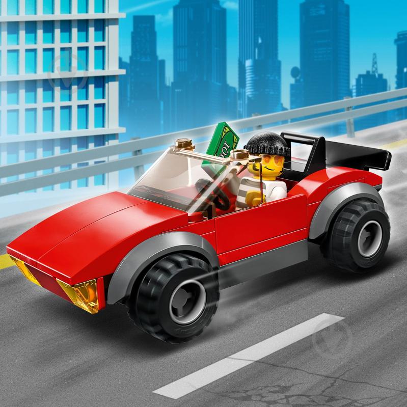 Конструктор LEGO City Переслідування автомобіля на поліцейському мотоциклі 60392 - фото 8