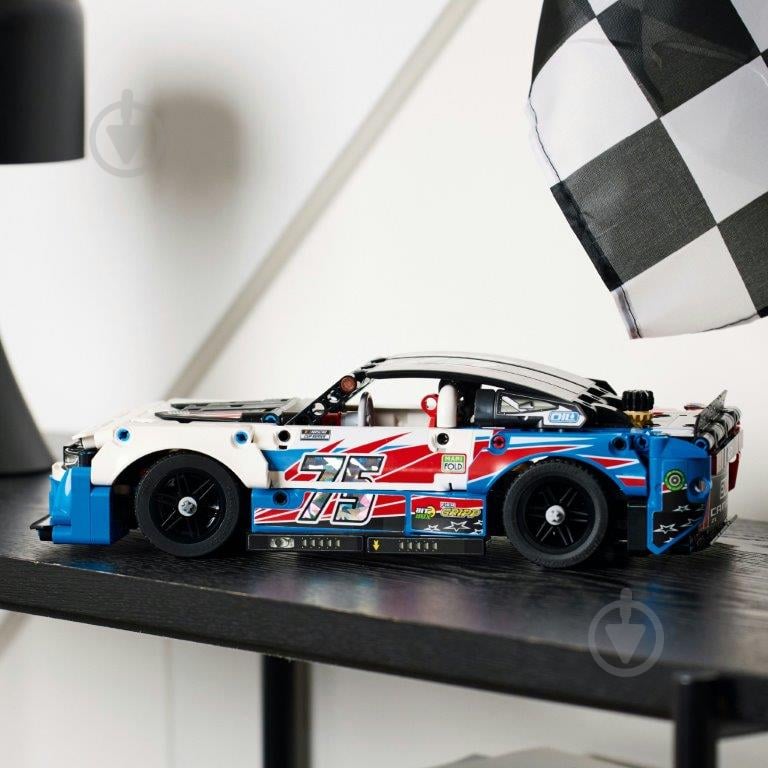 Конструктор LEGO Technic NASCAR® Next Gen Chevrolet Camaro ZL1 42153 - фото 7