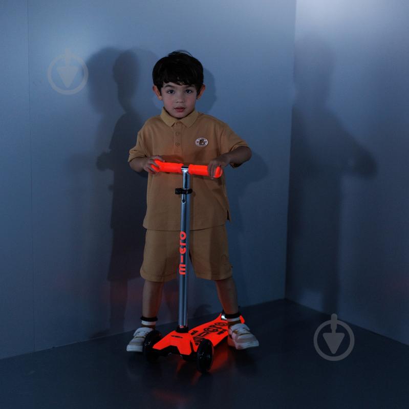 Самокат Micro серии Maxi Deluxe Glow LED красная аура MMD368 - фото 9 Самокат Micro серии Maxi Deluxe Glow LED красная аура MMD368 - фото 9