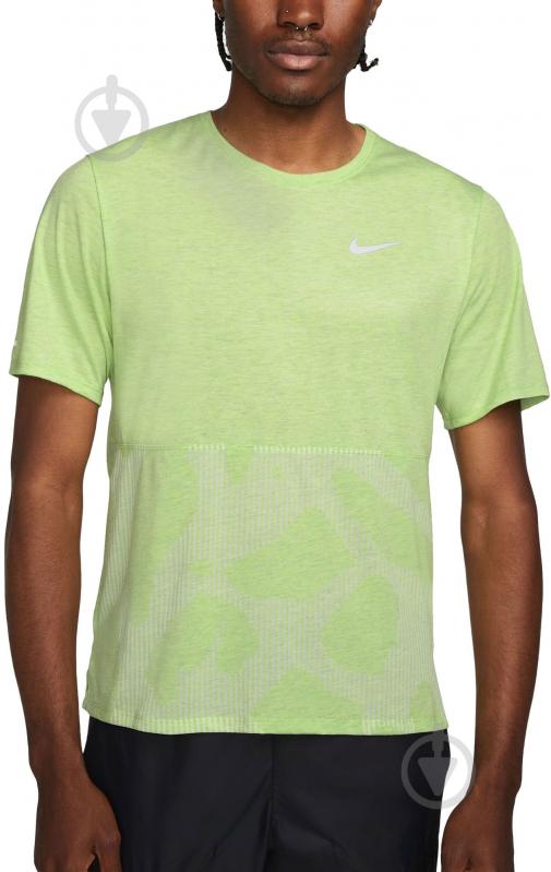 Футболка Nike Dri-FIT Run Division Core DQ4750-358 р.S зелений - фото 1