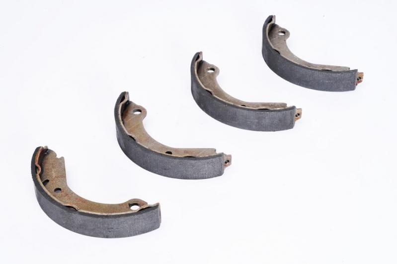 Гальмівні колодки барабанні VOLVO 240, 260, 740, 760, 780, 940960, 960 II; RENAULT 25 2.0-2.9 08.74-10.98 CRV000ABE ABE