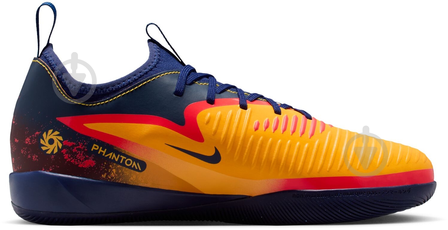 Футзальне взуття Nike JR PHANTOM 6 LOW ACAD IC EH HQ2036-800 р.34 помаранчевий - фото 2 Футзальне взуття Nike JR PHANTOM 6 LOW ACAD IC EH HQ2036-800 р.34 помаранчевий - фото 2