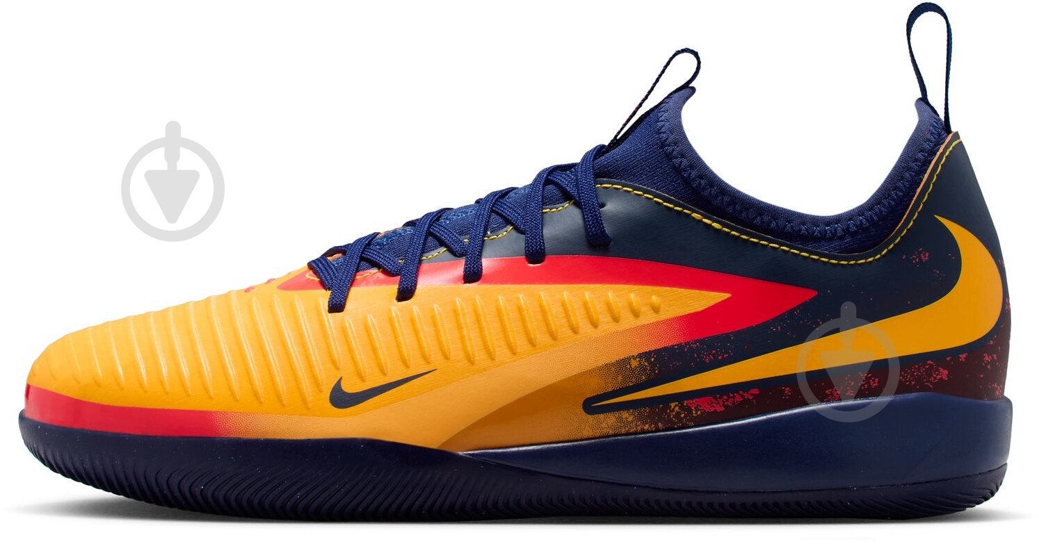 Футзальне взуття Nike JR PHANTOM 6 LOW ACAD IC EH HQ2036-800 р.37,5 помаранчевий - фото 3 Футзальне взуття Nike JR PHANTOM 6 LOW ACAD IC EH HQ2036-800 р.37,5 помаранчевий - фото 3