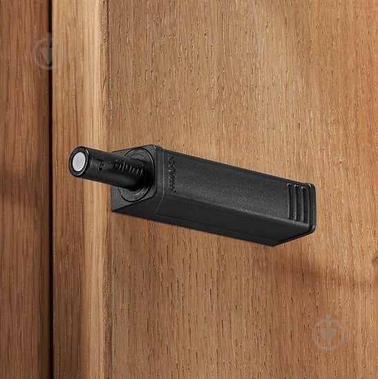 Выталкиватель Blum TIP-ON 50 мм с магнитом чёрный (карбон) для фасадов с системой открывания без ручек 956.1002.CS Push open - фото 2 Выталкиватель Blum TIP-ON 50 мм с магнитом чёрный (карбон) для фасадов с системой открывания без ручек 956.1002.CS Push open - фото 2