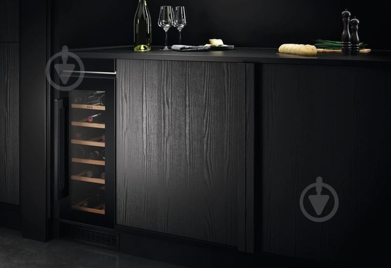 Винна шафа AEG AWUS020B5B - фото 4 Винна шафа AEG AWUS020B5B - фото 4