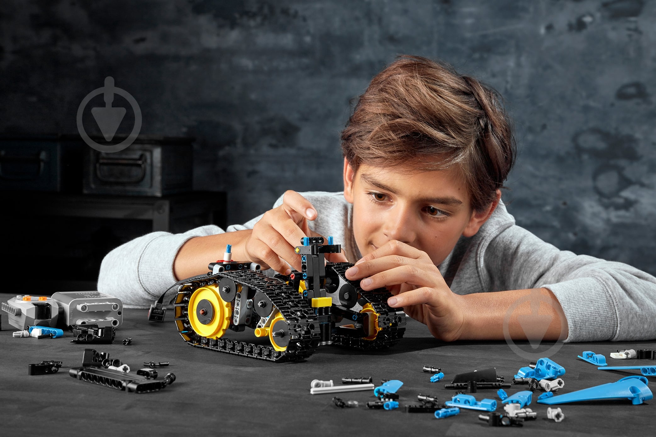 Конструктор LEGO Technic Каскадерский гоночный автомобиль на радиоуправлении 42095 - фото 39