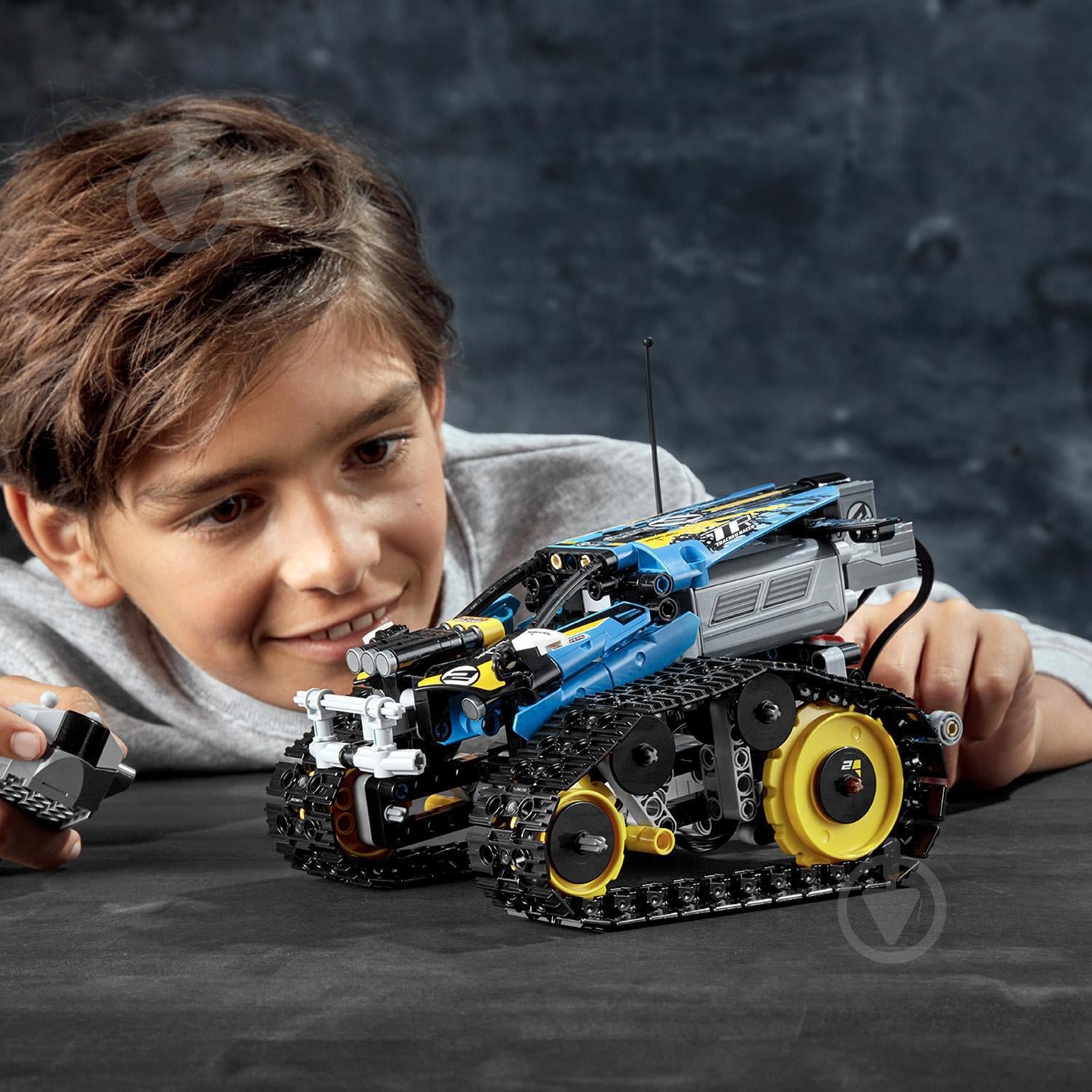 Конструктор LEGO Technic Каскадерский гоночный автомобиль на радиоуправлении 42095 - фото 17
