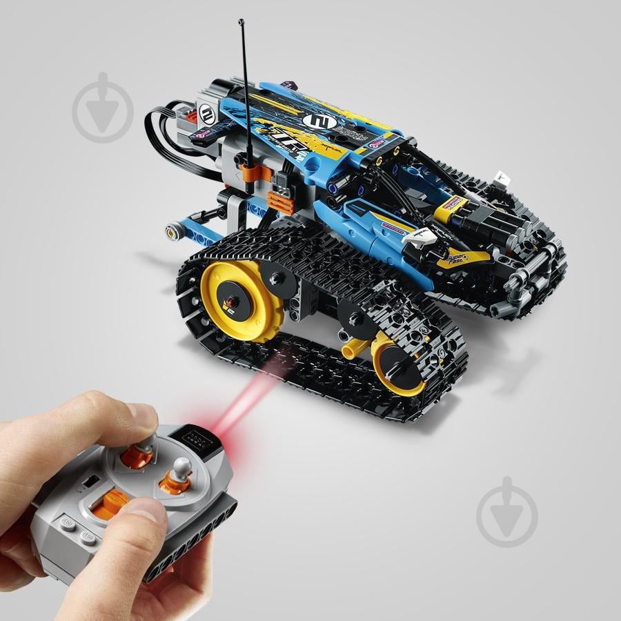 Конструктор LEGO Technic Каскадерский гоночный автомобиль на радиоуправлении 42095 - фото 12