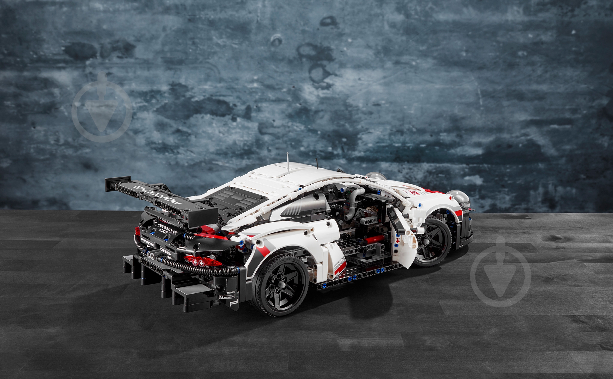 Конструктор LEGO Technic Porsche 911 RSR 42096 - фото 16 Конструктор LEGO Technic Porsche 911 RSR 42096 - фото 16