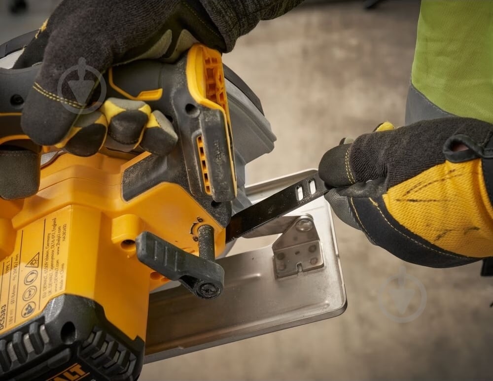 Пила дисковая DeWalt DCS383N - фото 8 Пила дисковая DeWalt DCS383N - фото 8