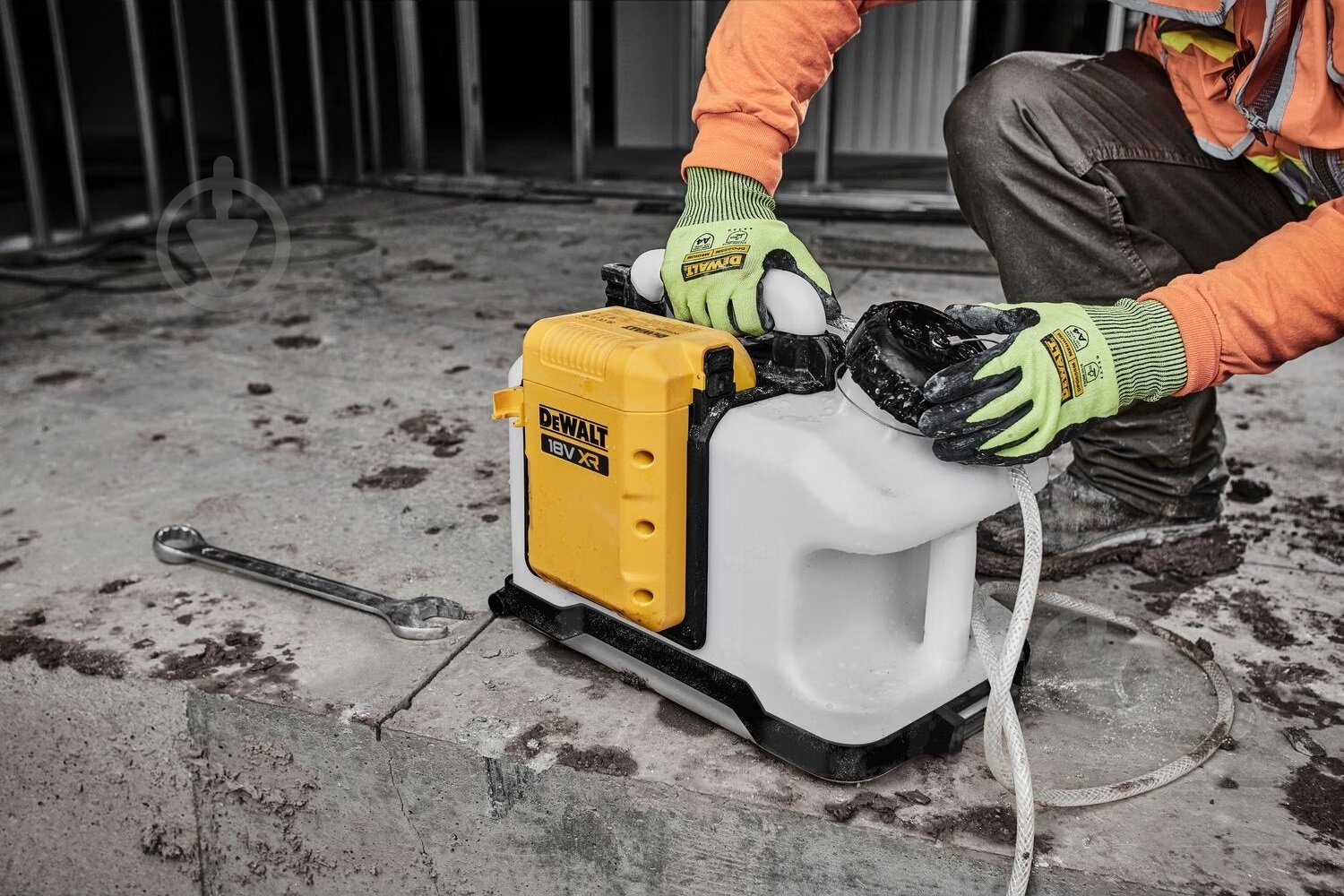 Резервуар с подачей воды DeWalt DCE6820N - фото 5