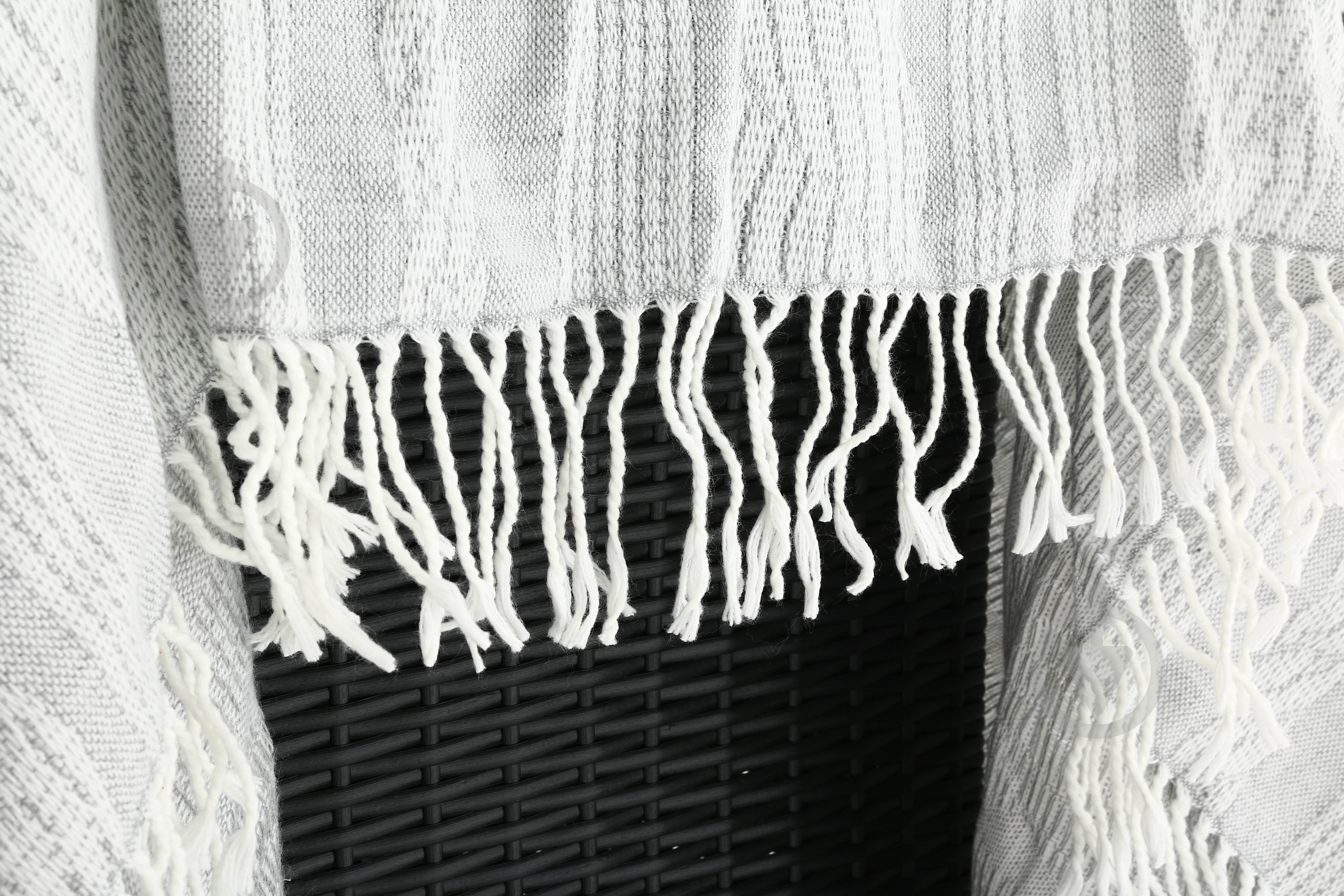 Плед Fontaine grey 130x170 см біло-сірий Naf Naf - фото 3 Плед Fontaine grey 130x170 см біло-сірий Naf Naf - фото 3