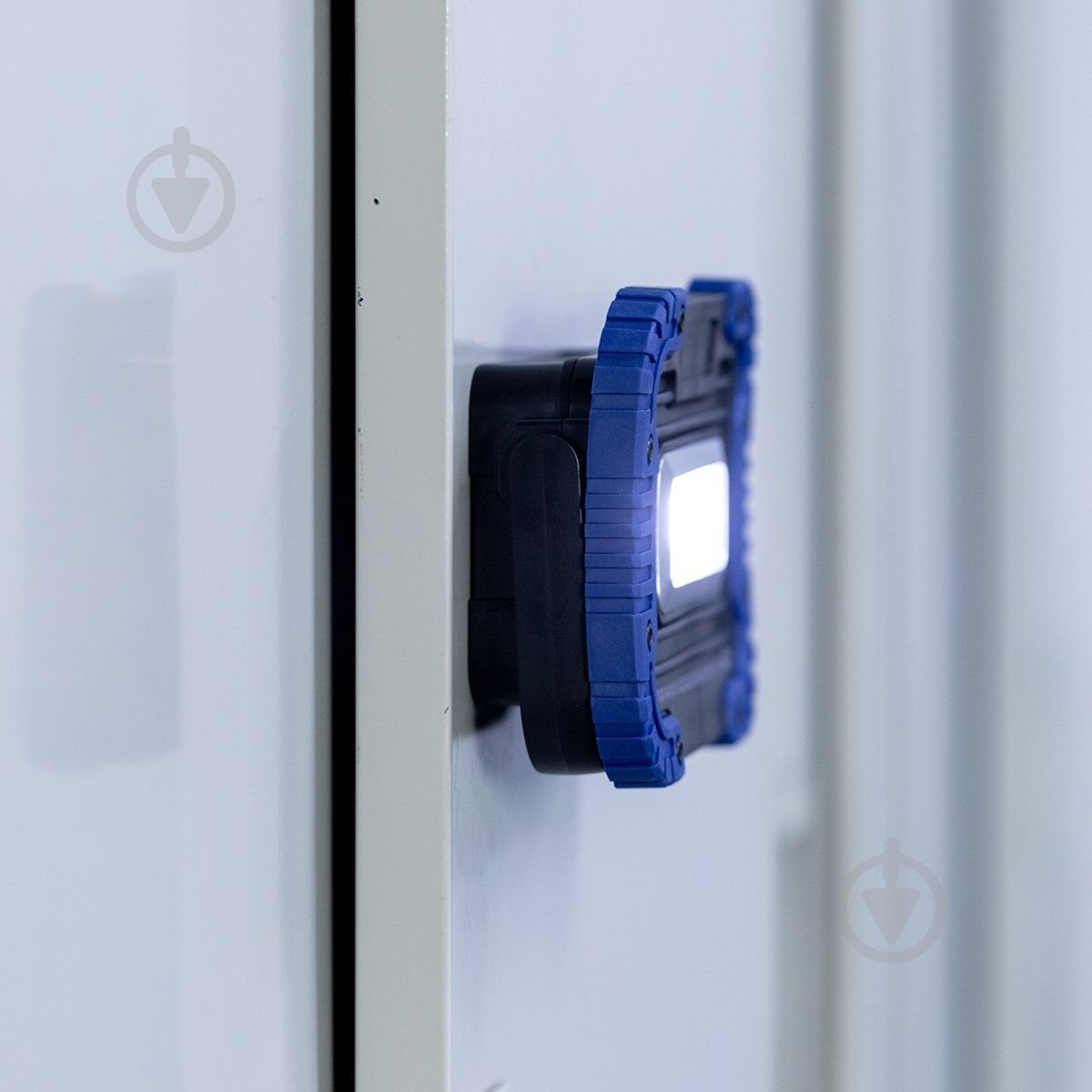 Ліхтар прожекторний Westinghouse WF56-4LR6CB 8 Вт COB LED + 4xAA /LR6 в комплекті 600 Lm чорний із синім WF56-4LR6CB - фото 3 Ліхтар прожекторний Westinghouse WF56-4LR6CB 8 Вт COB LED + 4xAA /LR6 в комплекті 600 Lm чорний із синім WF56-4LR6CB - фото 3