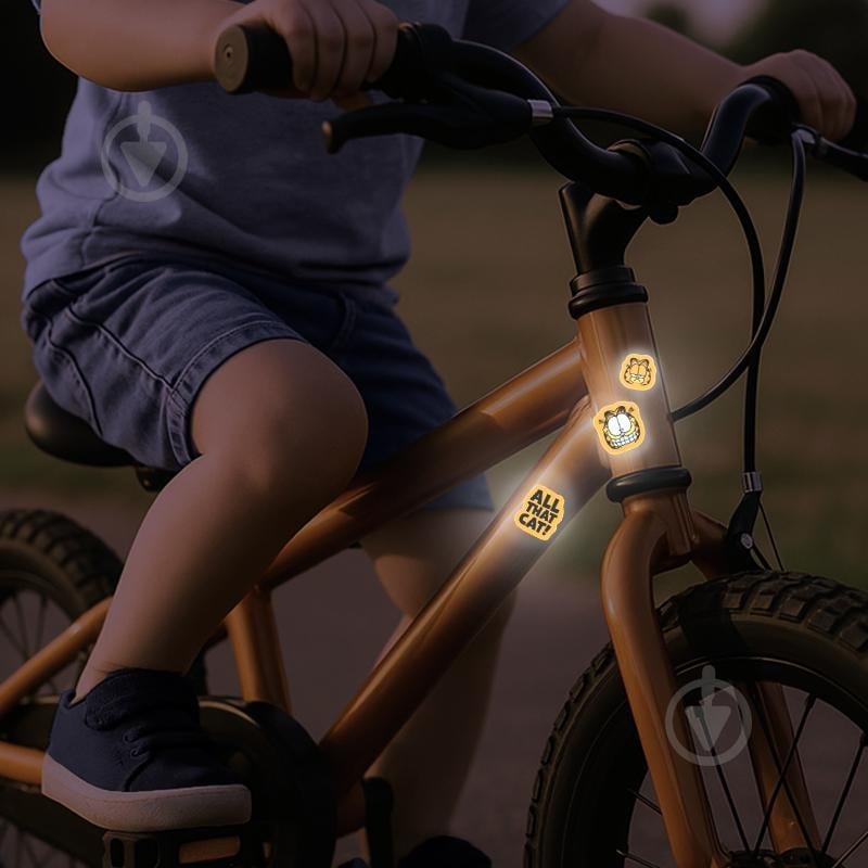 Набір стікерів світловідбивних KITE для твердих поверхонь Garfield GF25-115 - фото 3 Набір стікерів світловідбивних KITE для твердих поверхонь Garfield GF25-115 - фото 3