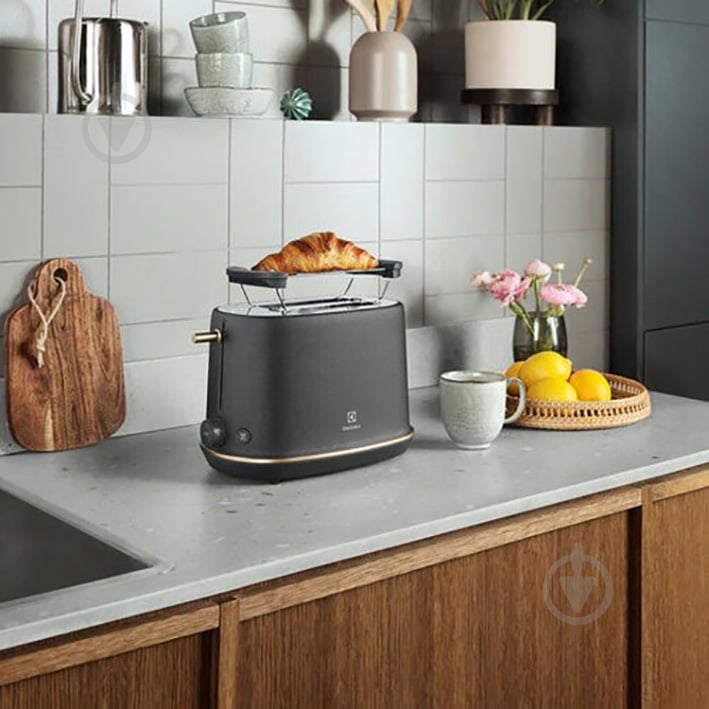 Тостер Electrolux E7T1-6BP - фото 2