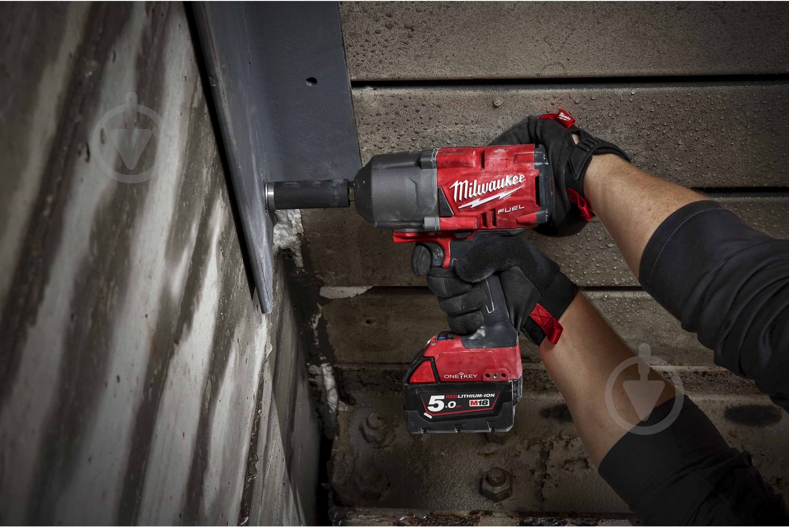 Гайковерт ударный аккумуляторный Milwaukee 4933459729 - фото 3 Гайковерт ударный аккумуляторный Milwaukee 4933459729 - фото 3