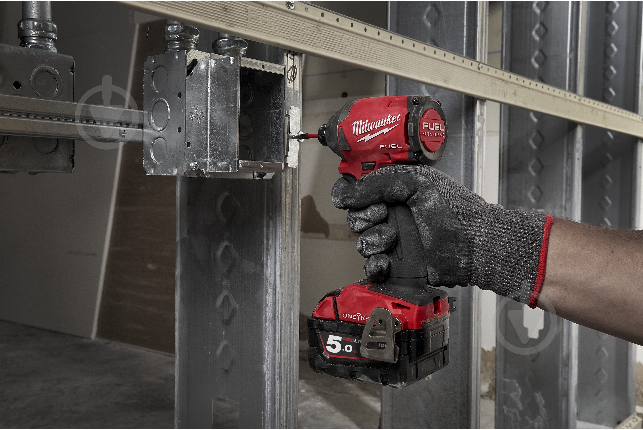 Гайковерт ударный аккумуляторный Milwaukee 4933464091 - фото 4