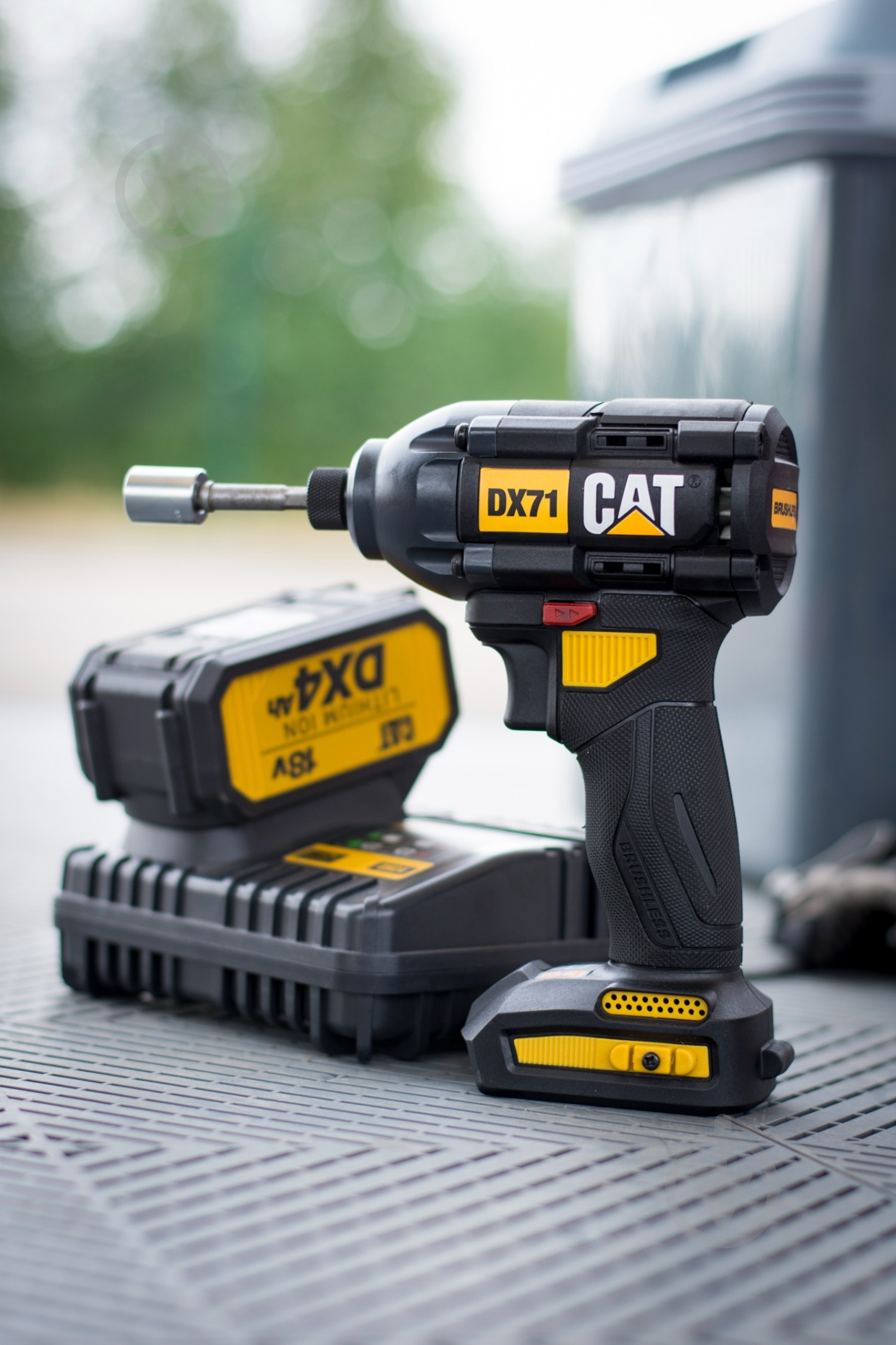 Гайковерт аккумуляторный CAT 215 Нм DX71B - фото 2 Гайковерт аккумуляторный CAT 215 Нм DX71B - фото 2