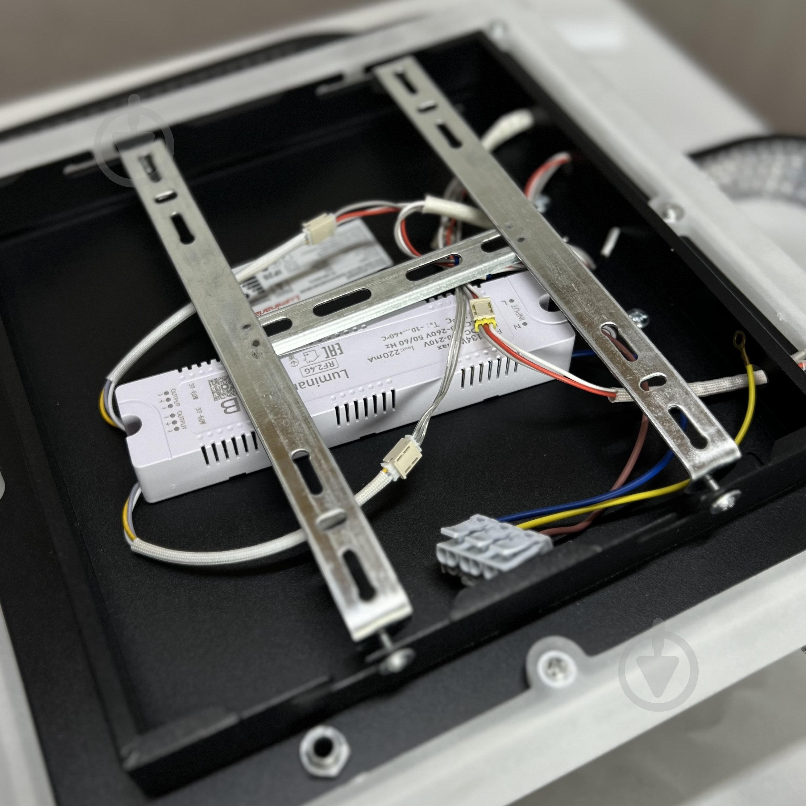 Люстра світлодіодна Luminaria 130 Вт LED-модуль чорний AKRILIKA SQUARE 130W 4S BLACK - фото 8 Люстра світлодіодна Luminaria 130 Вт LED-модуль чорний AKRILIKA SQUARE 130W 4S BLACK - фото 8