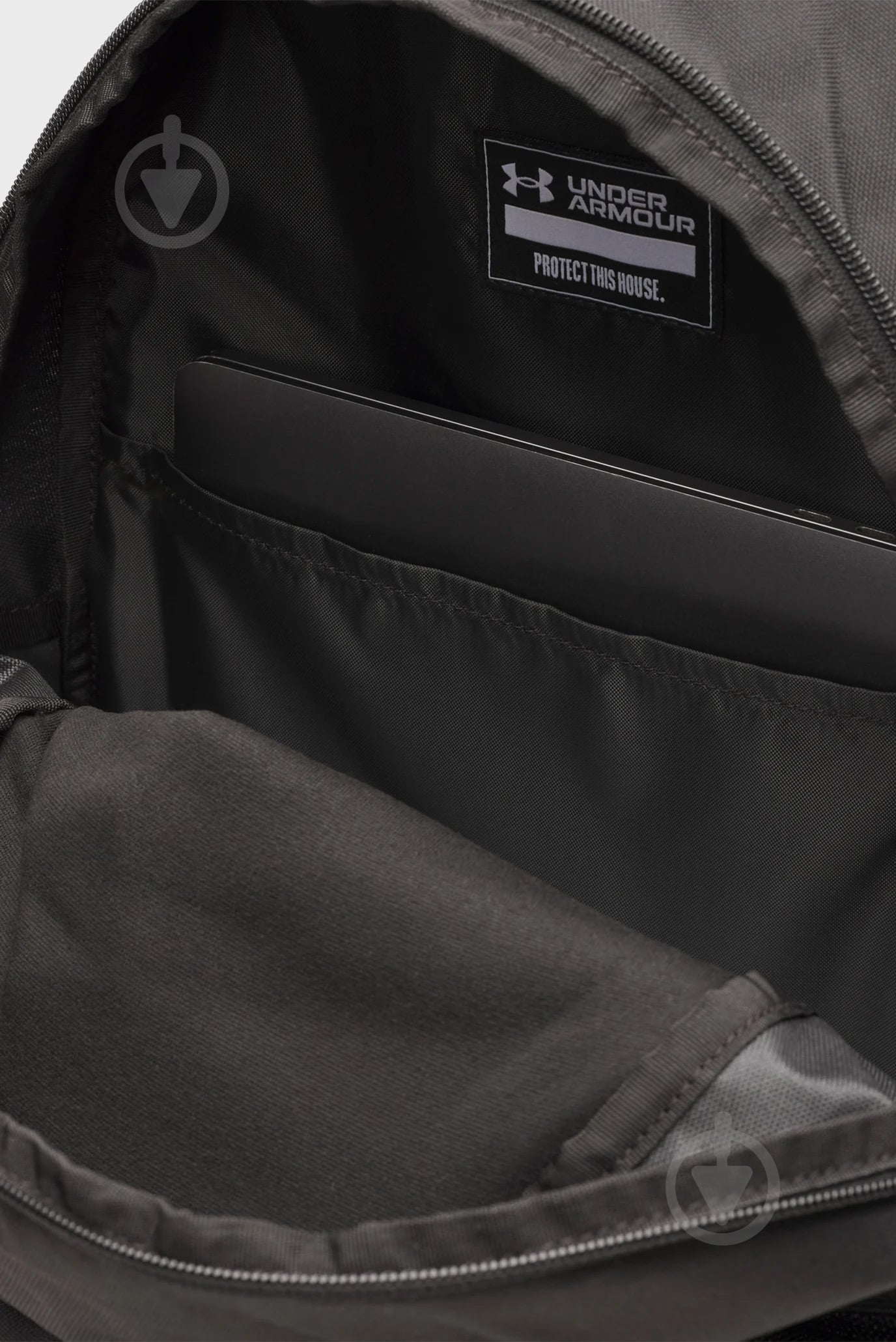 Рюкзак спортивний Under Armour Hustle Lite Backpack 6000399-001 26,5 л чорний - фото 3 Рюкзак спортивний Under Armour Hustle Lite Backpack 6000399-001 26,5 л чорний - фото 3