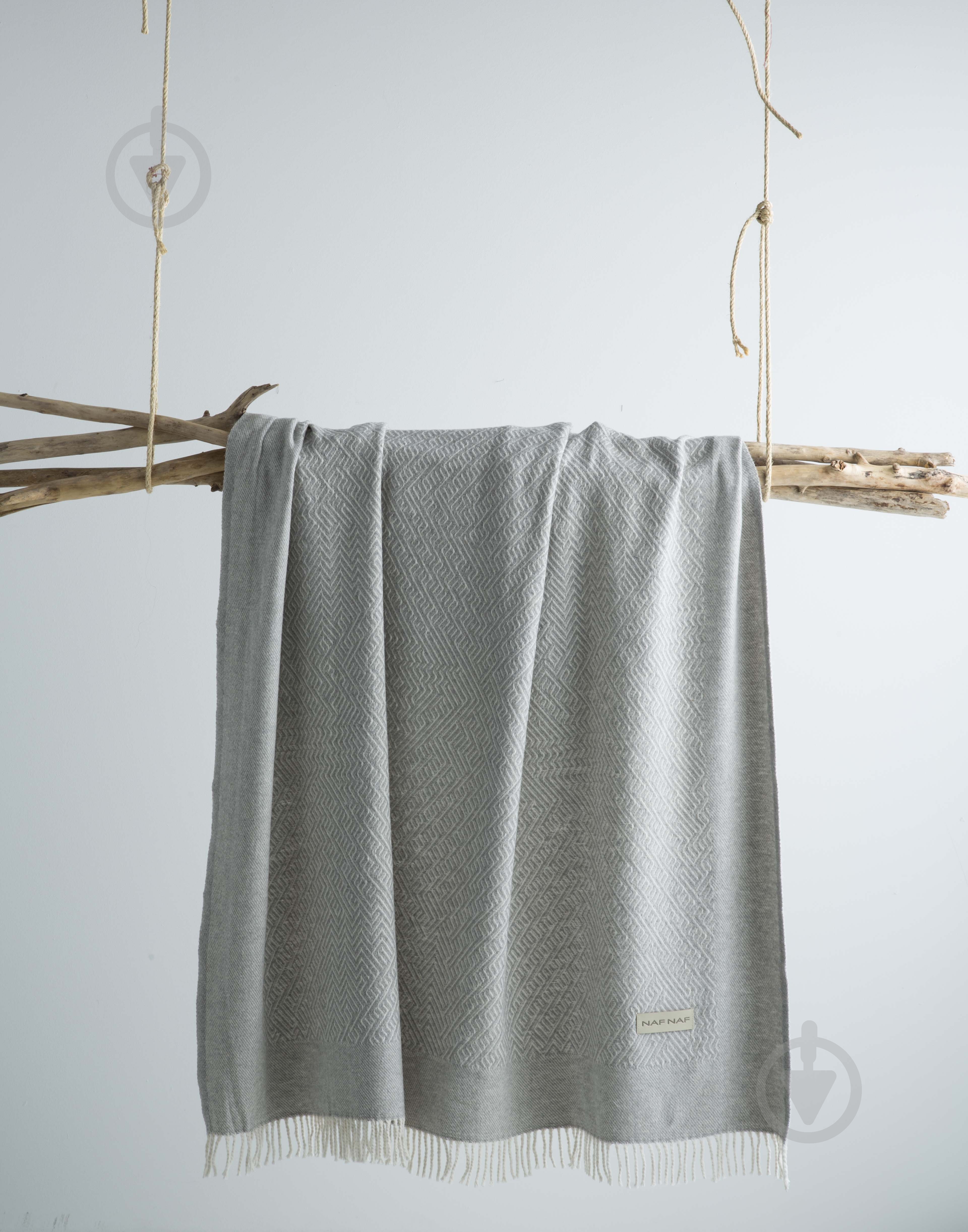 Плед Naf Naf Cisse 130x170 см светло-серый Guy Laroche Paris - фото 1 Плед Naf Naf Cisse 130x170 см светло-серый Guy Laroche Paris - фото 1