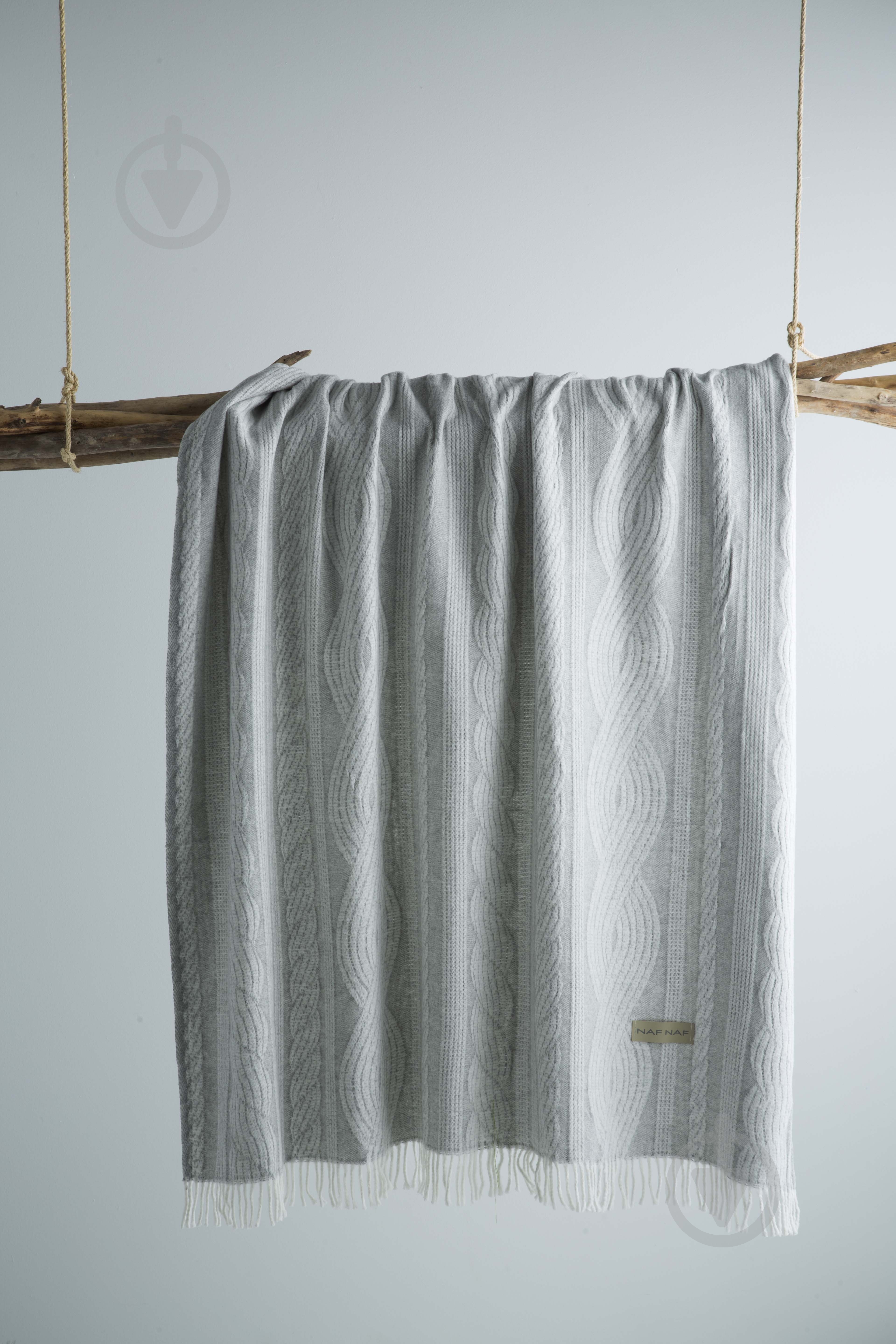 Плед Naf Naf Braid 130x170 см світло-сірий Guy Laroche Paris - фото 1 Плед Naf Naf Braid 130x170 см світло-сірий Guy Laroche Paris - фото 1