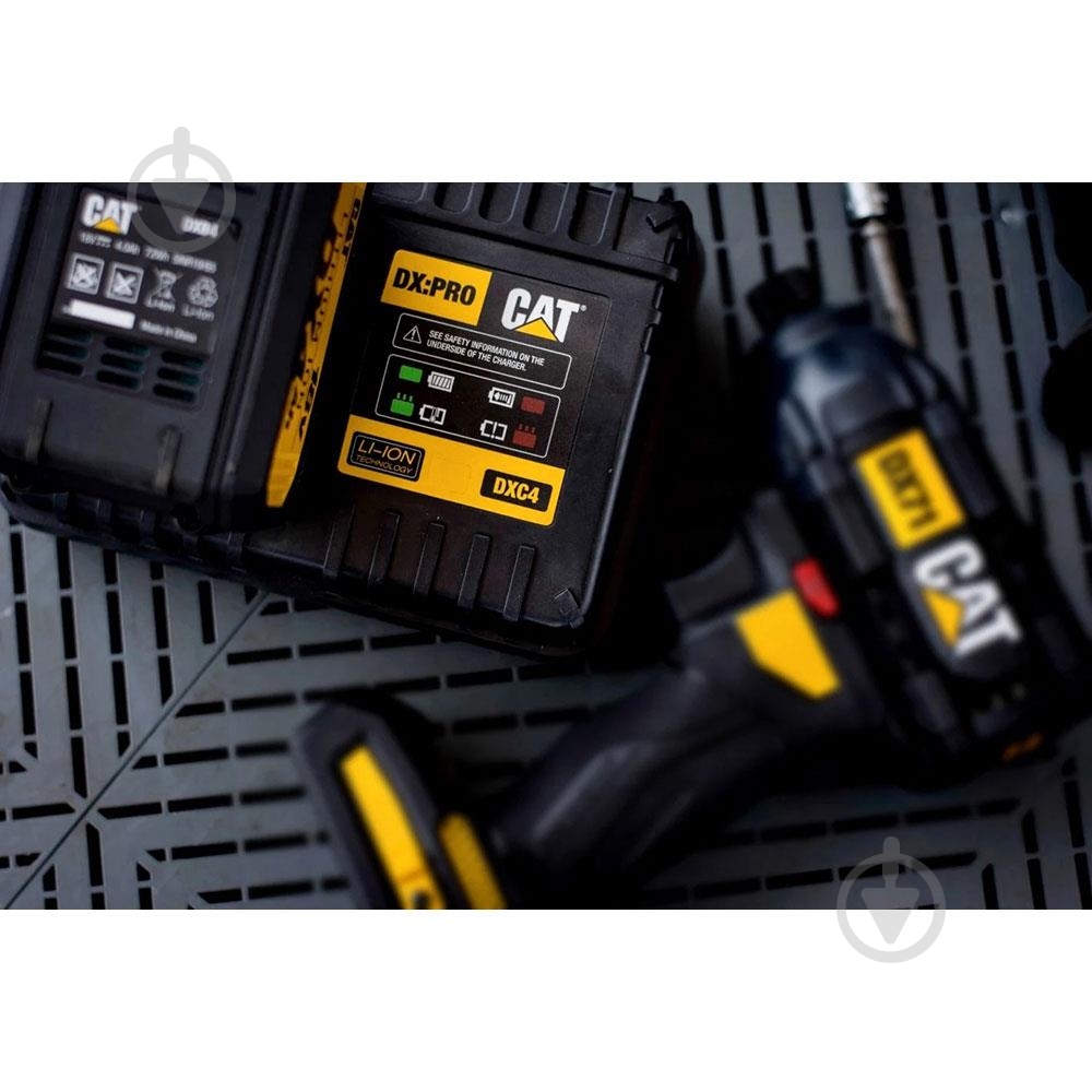 Набор CAT зарядное устройство 18,0V + аккумуляторы 4,0Ah 2 шт 2DXB4-C4 - фото 4