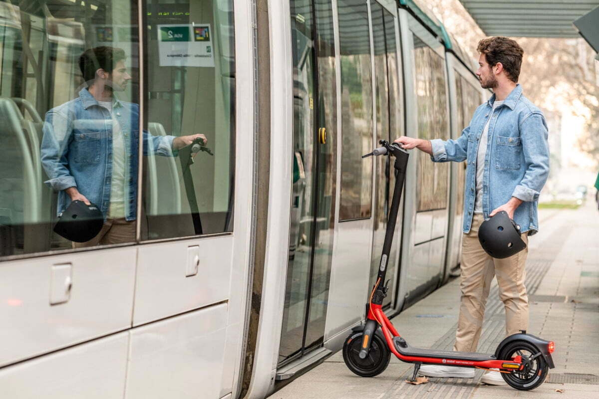 Електросамокат Segway-Ninebot D18E Black/Red AA.00.0012.07 - фото 13