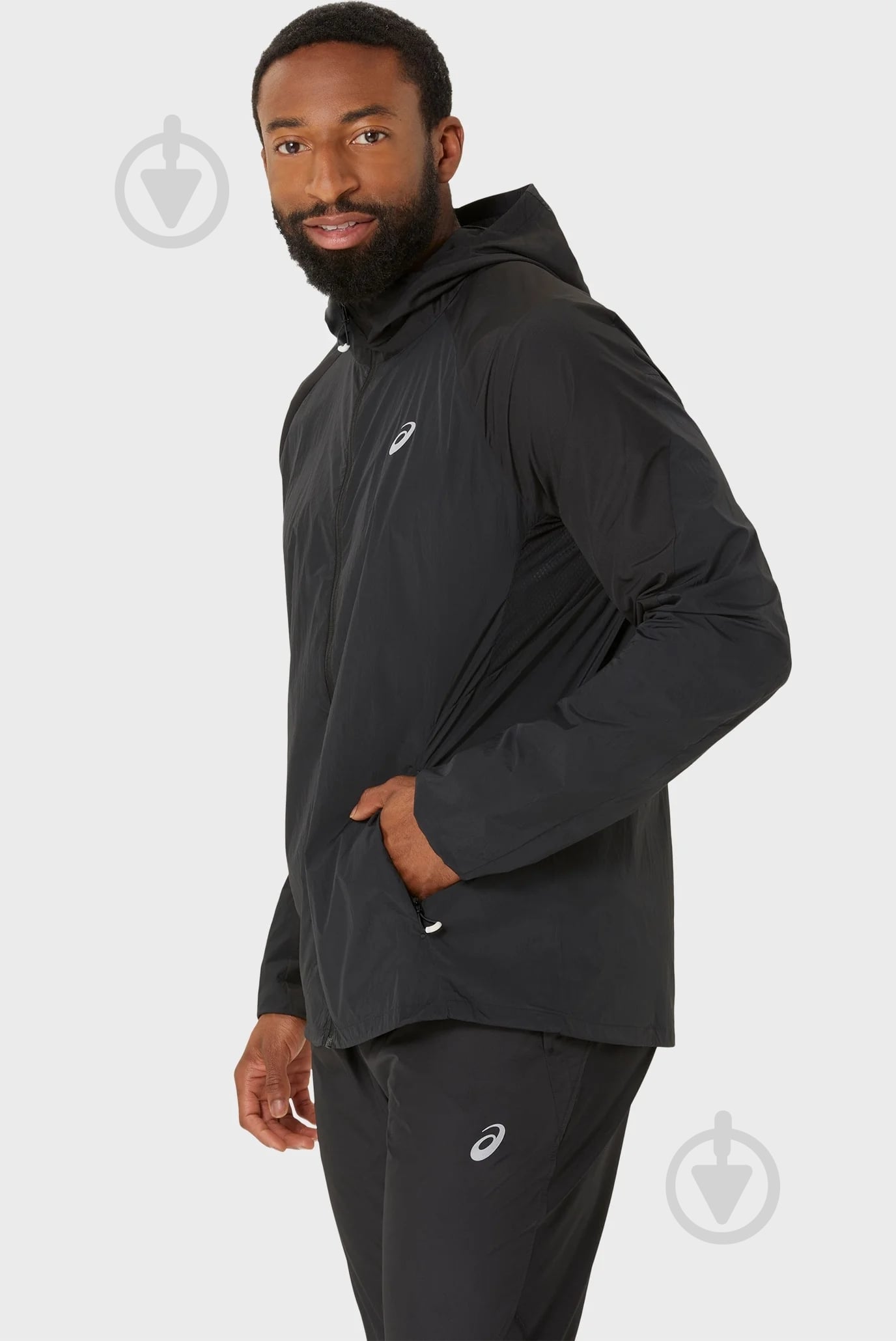 Ветровка мужская Asics ROAD PACKABLE JACKET 2011D084-001 р.S черная - фото 2 Ветровка мужская Asics ROAD PACKABLE JACKET 2011D084-001 р.S черная - фото 2