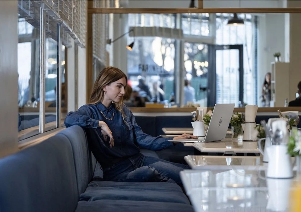 Ноутбук HP OmniBook X Flip x360 16-as0007ua 16" (C3UQ3EA) glacier silver - фото 2 Ноутбук HP OmniBook X Flip x360 16-as0007ua 16" (C3UQ3EA) glacier silver - фото 2