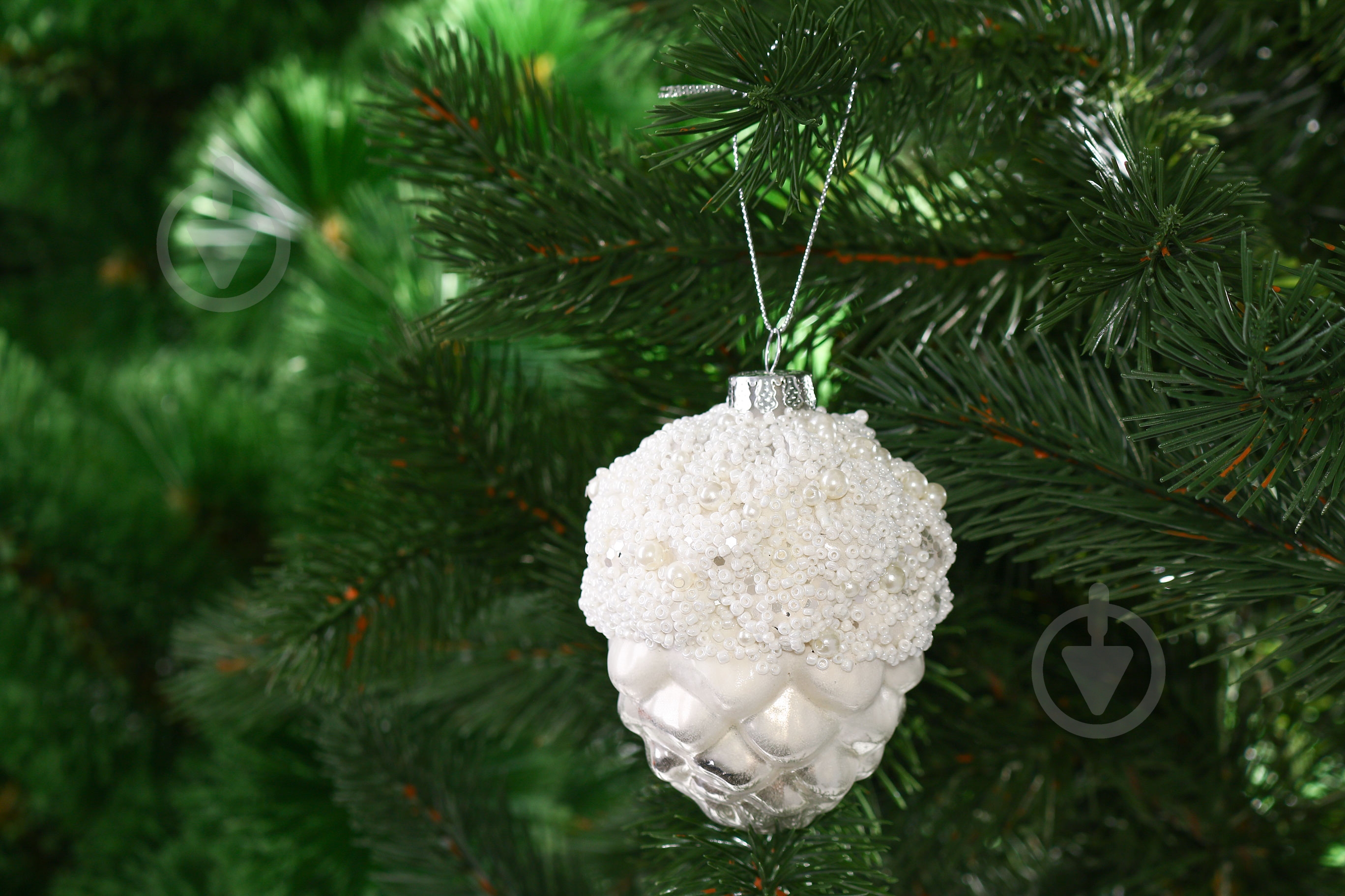 Елочная игрушка Шишка с бусинками серебристая 11 см - фото 2 Елочная игрушка Шишка с бусинками серебристая 11 см - фото 2