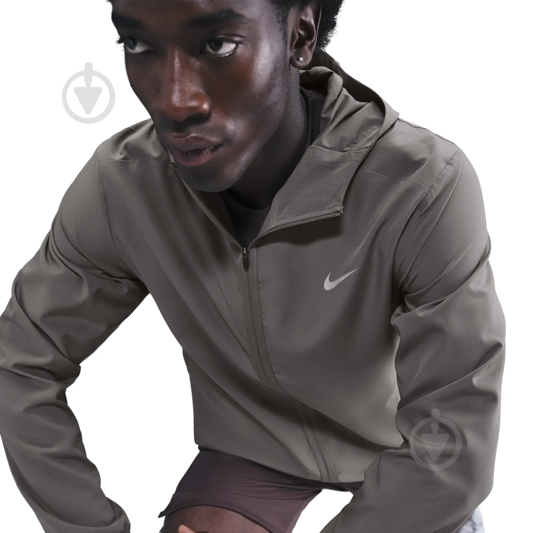 Вітрівка чоловіча Nike Nike Form FB7482-289 р.2XL коричнева - фото 4 Вітрівка чоловіча Nike Nike Form FB7482-289 р.2XL коричнева - фото 4