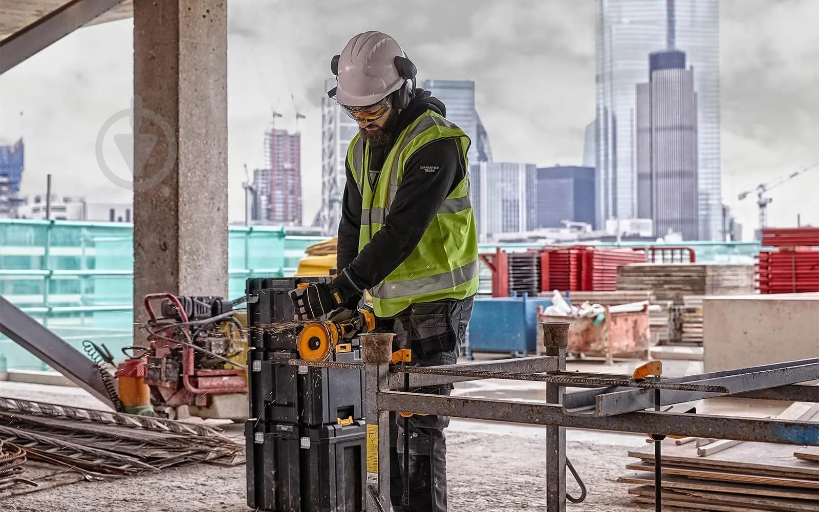 Болгарка (угловая шлифмашина) DeWalt DCG418NT - фото 5 Болгарка (угловая шлифмашина) DeWalt DCG418NT - фото 5