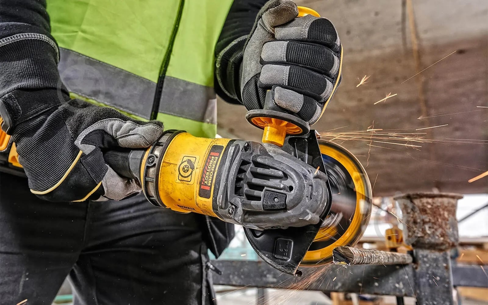 Болгарка (угловая шлифмашина) DeWalt DCG418NT - фото 4 Болгарка (угловая шлифмашина) DeWalt DCG418NT - фото 4