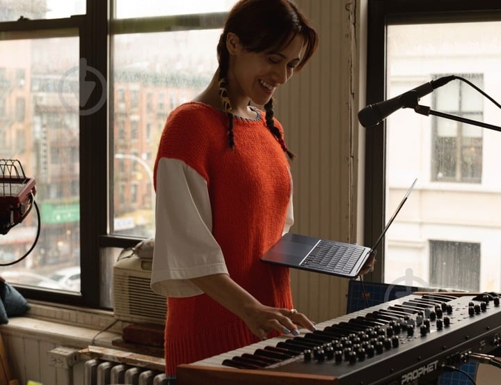 Ноутбук Apple MacBook Air M3 16/256GB 2024 15,3" (MC9E4UA/A) silver - фото 7 Ноутбук Apple MacBook Air M3 16/256GB 2024 15,3" (MC9E4UA/A) silver - фото 7