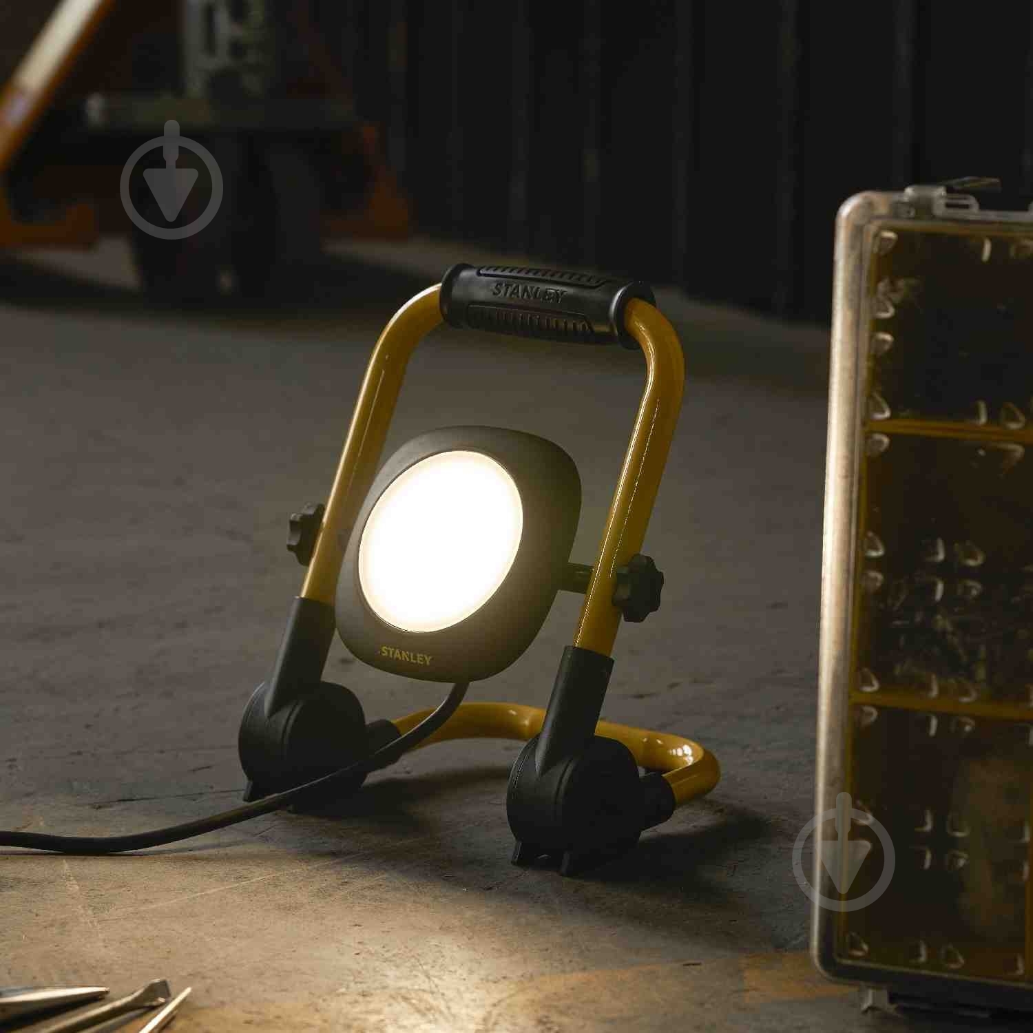 Фонарь прожекторный Stanley 1400 Lm SXLS35525E - фото 6 Фонарь прожекторный Stanley 1400 Lm SXLS35525E - фото 6