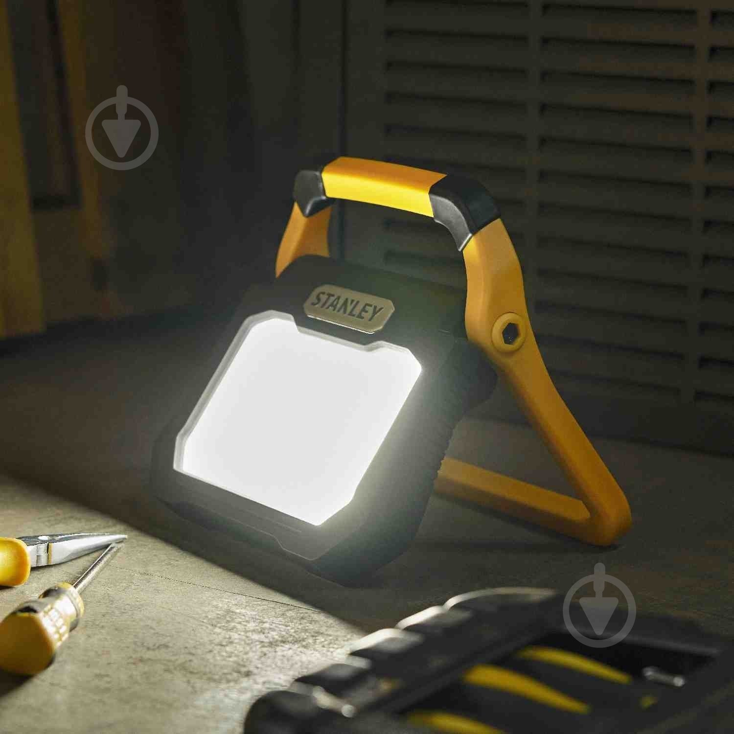 Ліхтар прожекторний Stanley 3000 Lm SXLS50119E - фото 8 Ліхтар прожекторний Stanley 3000 Lm SXLS50119E - фото 8