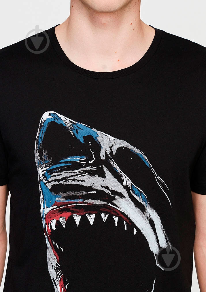 Футболка Mavi SHARK PRINTED TEE 065526-900 р.S черный - фото 5 Футболка Mavi SHARK PRINTED TEE 065526-900 р.S черный - фото 5