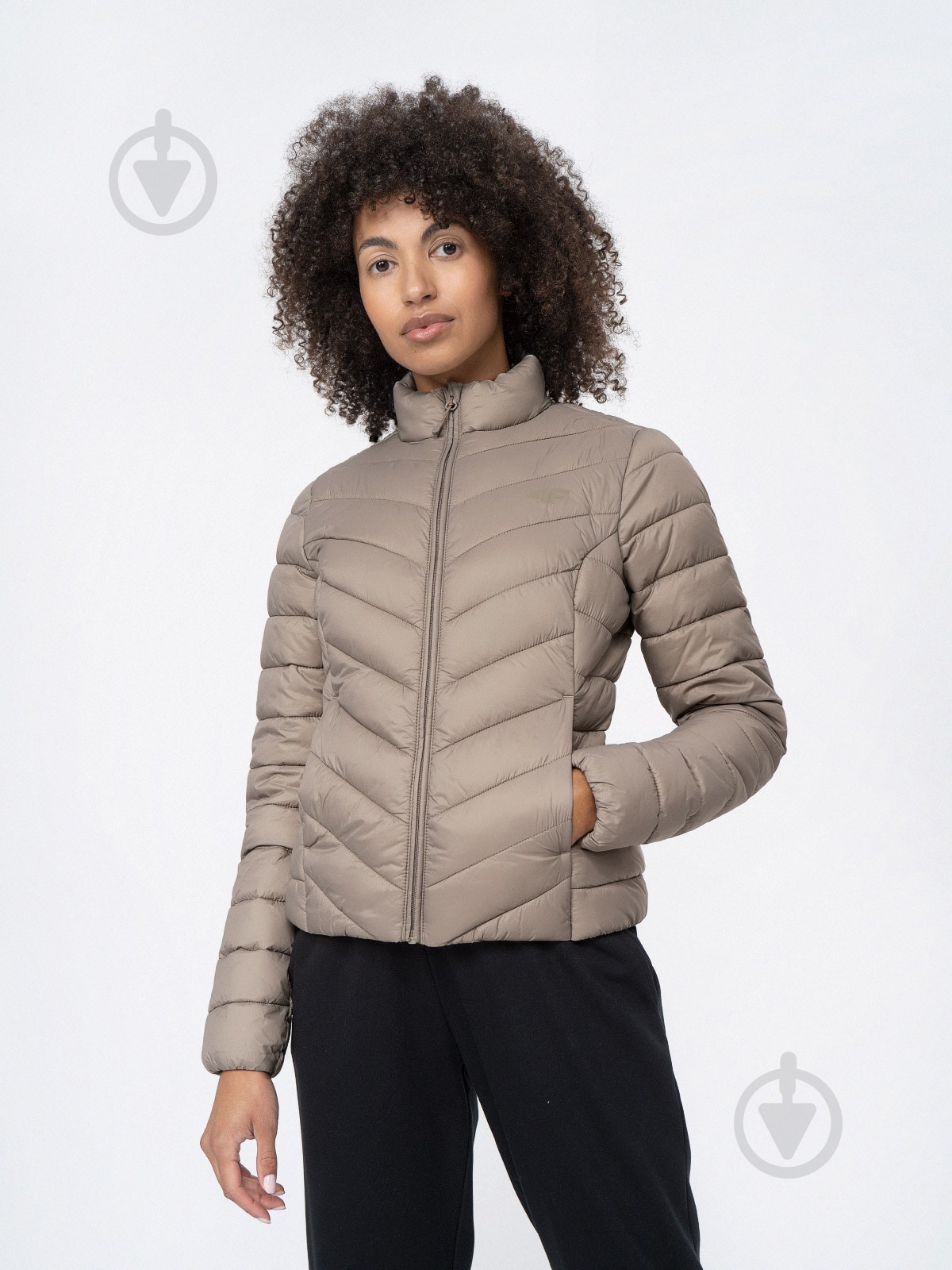Куртка женская 4F DOWN JACKET F143 4FAW22TDJAF143-83S р.M бежевая - фото 1