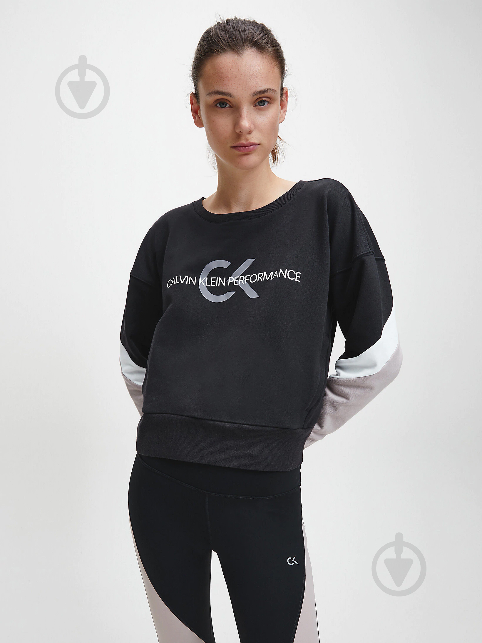 Джемпер Calvin Klein Performance PULLOVER 00GWS0W307-007 р. M черный - фото 1 Джемпер Calvin Klein Performance PULLOVER 00GWS0W307-007 р. M черный - фото 1