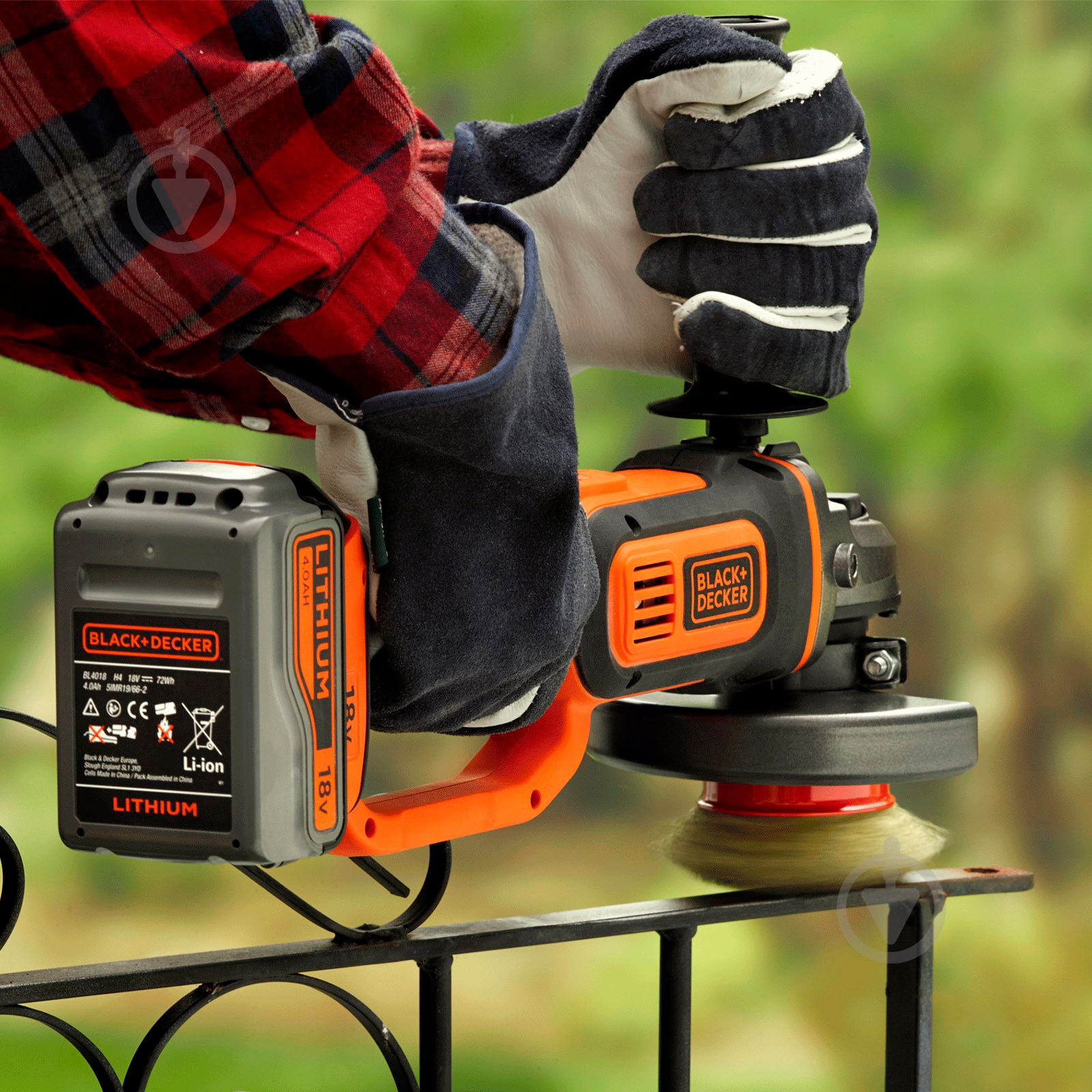 УЦЕНКА! Угловая шлифмашина Black+Decker BCG720M1 (УЦ №87) - фото 6 УЦЕНКА! Угловая шлифмашина Black+Decker BCG720M1 (УЦ №87) - фото 6
