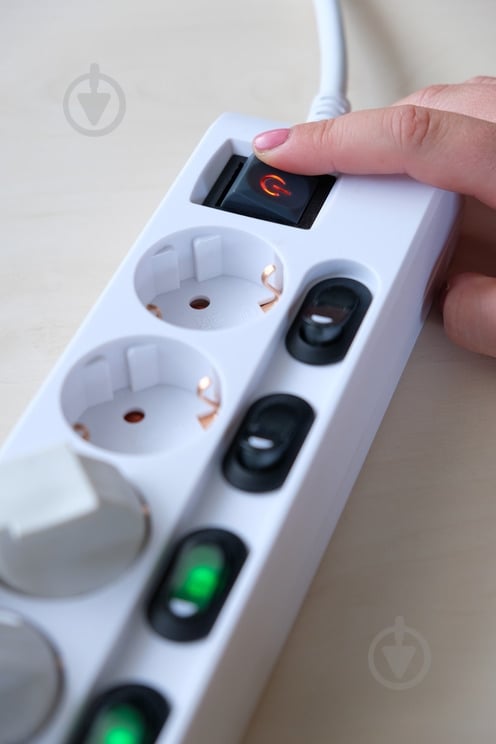 Удлинитель с выключателем Brennenstuhl индивидуально на каждую розетку с заземлением 6 гн. белый 2 м 1153110126 - фото 2 Удлинитель с выключателем Brennenstuhl индивидуально на каждую розетку с заземлением 6 гн. белый 2 м 1153110126 - фото 2