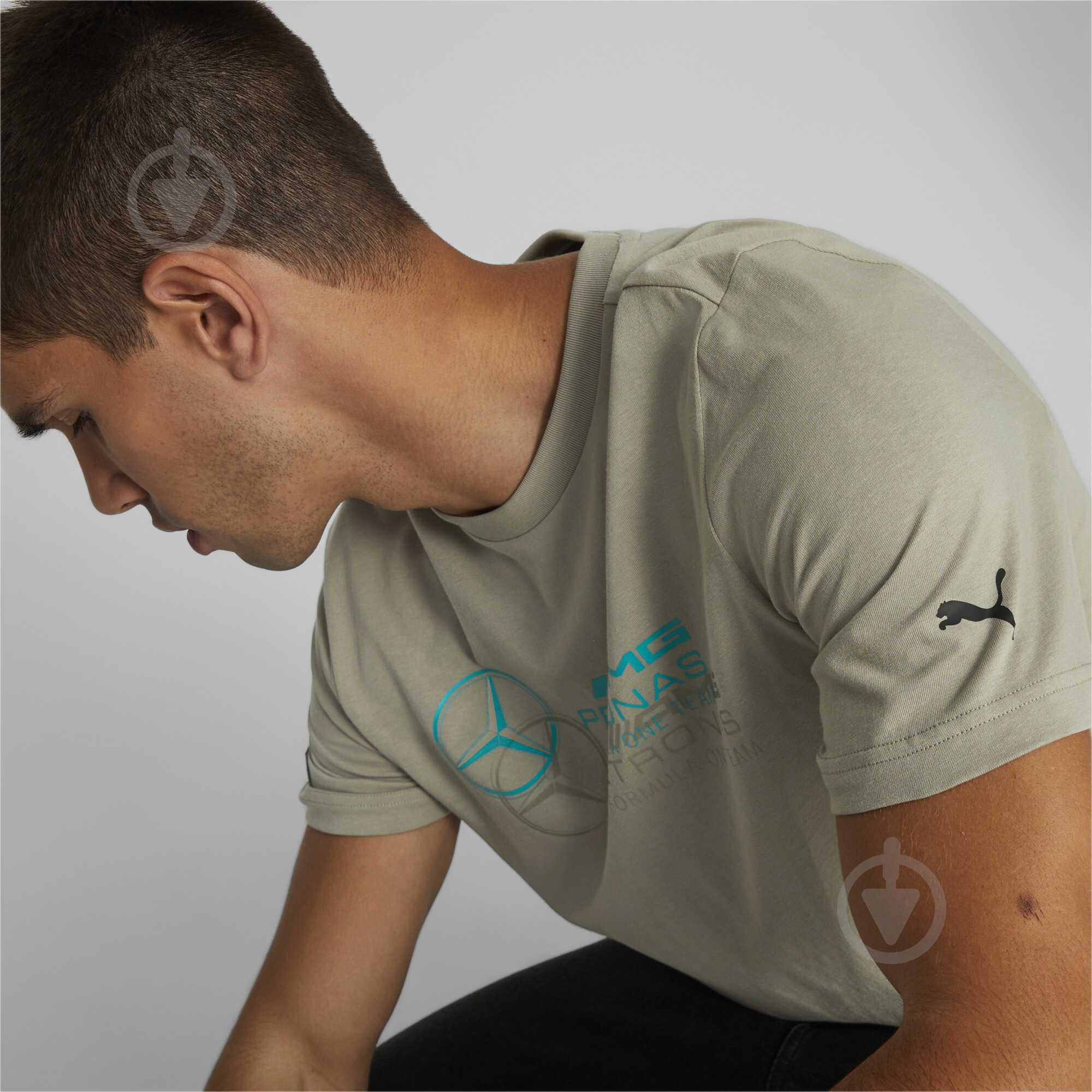 Футболка Puma MAPF1 LOGO TEE 53848207 р.S бежевый - фото 5 Футболка Puma MAPF1 LOGO TEE 53848207 р.S бежевый - фото 5