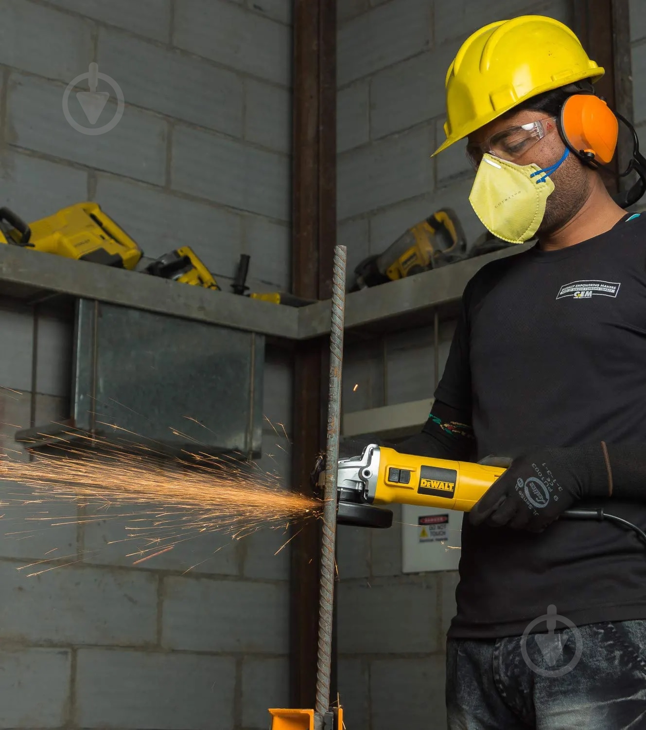Болгарка (угловая шлифмашина) DeWalt DWE4119 - фото 7