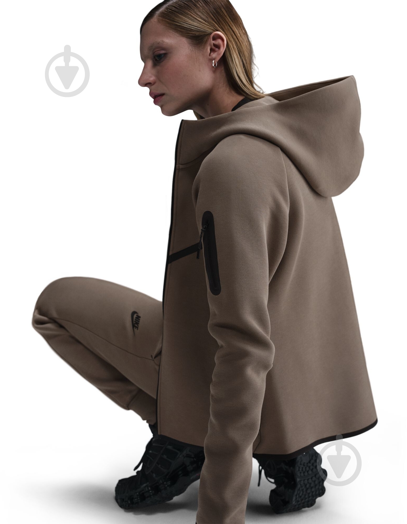 Джемпер Nike W NSW TCH FLC WR FZ HDY 2 HV6747-233 р.S коричневий - фото 6 Джемпер Nike W NSW TCH FLC WR FZ HDY 2 HV6747-233 р.S коричневий - фото 6