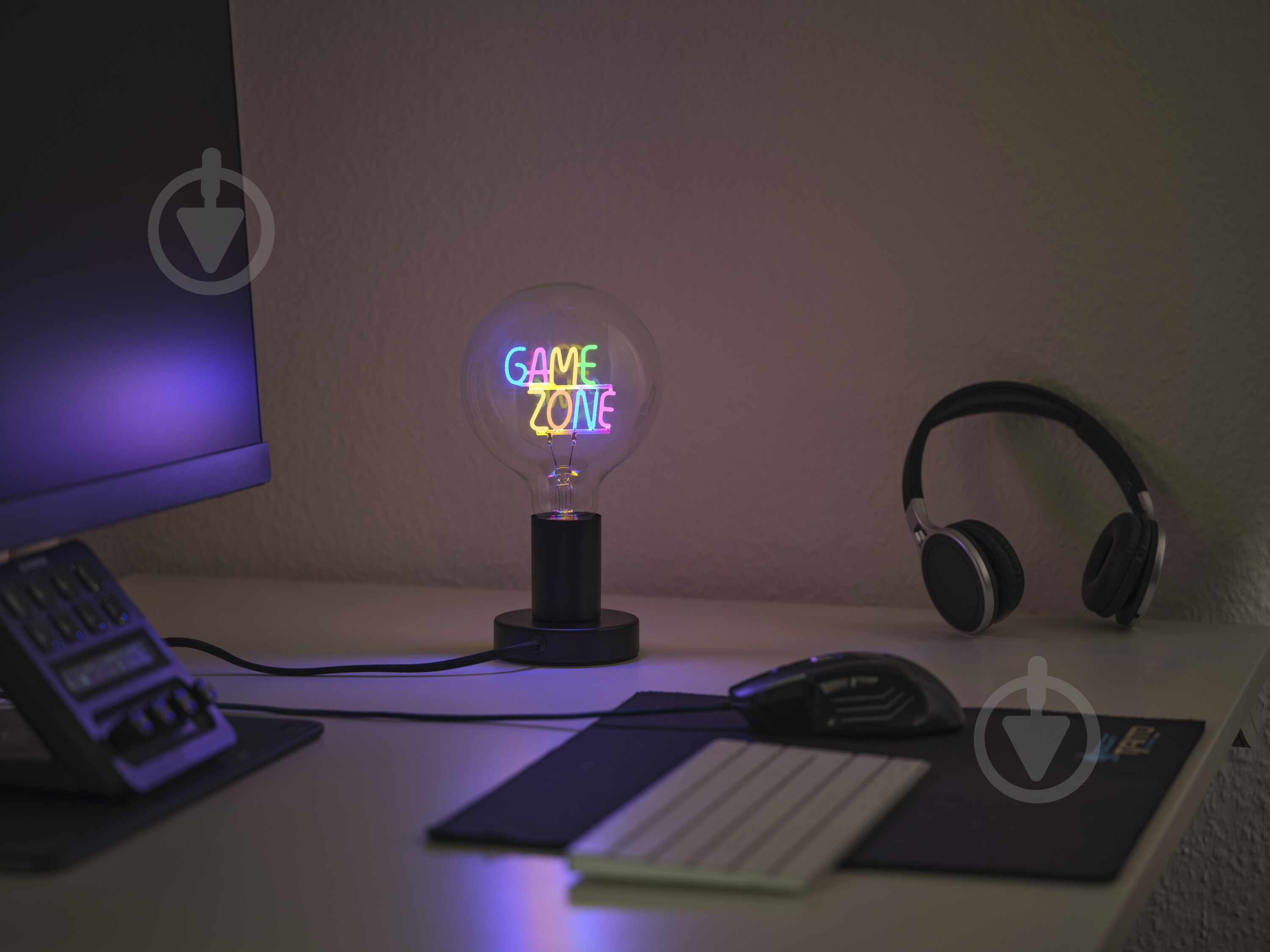 Настольная лампа Ledvance LETTER TABLE 1x1,2 Вт Е27 черный 1906 Game Zone - фото 7 Настольная лампа Ledvance LETTER TABLE 1x1,2 Вт Е27 черный 1906 Game Zone - фото 7