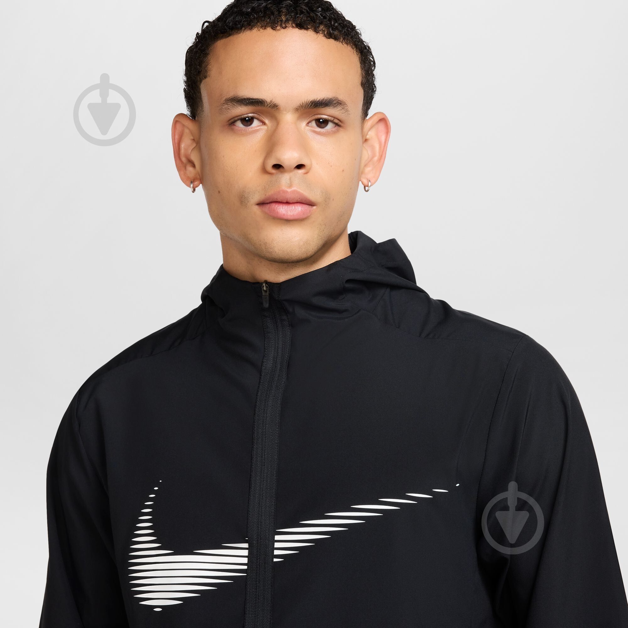 Вітрівка Nike M NK DF FORM HD JKT SWOOSH HJ3071-010 р.2XL чорний - фото 3 Вітрівка Nike M NK DF FORM HD JKT SWOOSH HJ3071-010 р.2XL чорний - фото 3